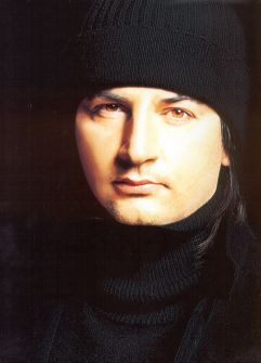 ÇELİK, Affet diyor