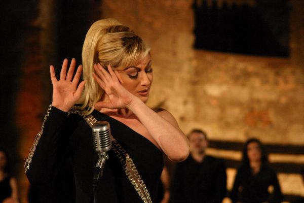 MUAZZEZ ERSOY , Seni Seviyorum Diyor