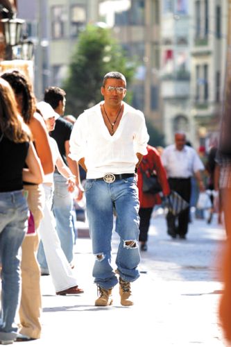 EMRAH , Tırlatmıştı Şimdi Kudurdu : ) 