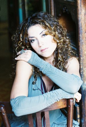 AŞKIN NUR YENGİ , Yıldız Yıldız parlıyor