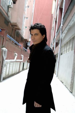 SUAT SUNA -  Leyla'sını Arıyor