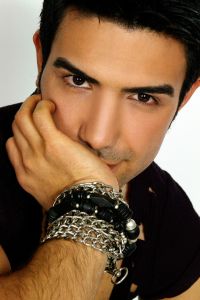 CÜNEYT TEK ,  2005 Yılının ilk çıkış yapan sesi