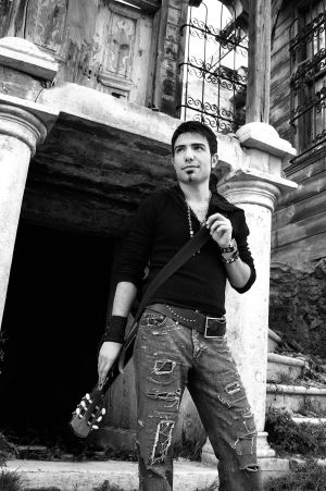 CÜNEYT TEK ,  2005 Yılının ilk çıkış yapan sesi