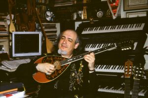 HASAN CİHAT ÖRTER -  Uluslar arası bir müzisyen