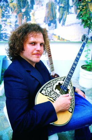 BUZUKİ ORHAN , Emin Adımlarla İlerliyor