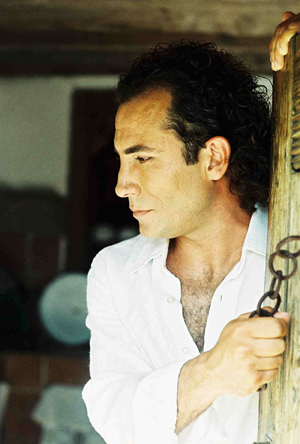 FERHAT GÖÇER -  Aşk Benim Hamurumda 
