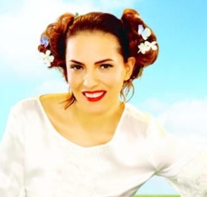 YEŞİM SALKIM -  Balkan müziğe göz kırpıyor