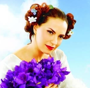 YEŞİM SALKIM -  Balkan müziğe göz kırpıyor