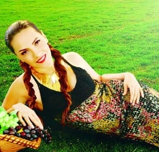 YEŞİM SALKIM -  Balkan müziğe göz kırpıyor