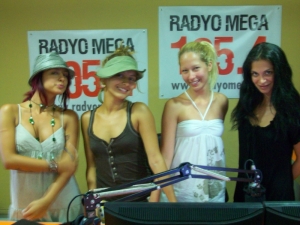  HEPSİ  Kızları -  ŞAKA Gibi Geldiler 