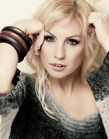 ZEYNEP DİZDAR -  Hayat Onun Elinde