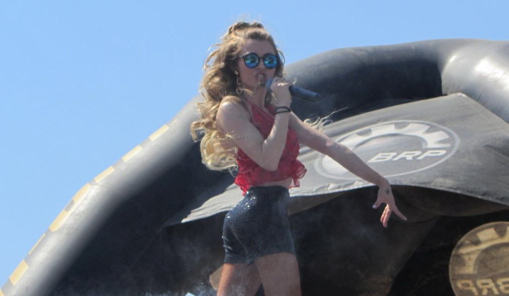 Bodrum'lu Gülsen Karatoprak Müzik Dünyasını Sallayacak