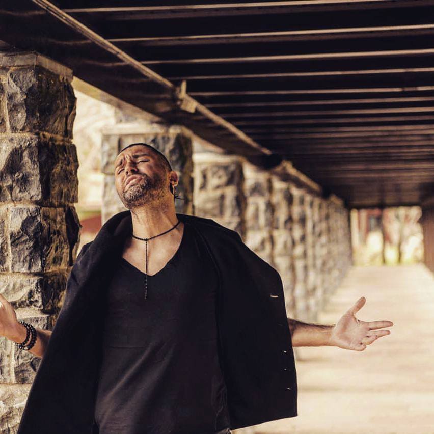 Greek Müziğin Türkiye'deki Son Temsilcisi: ARİ