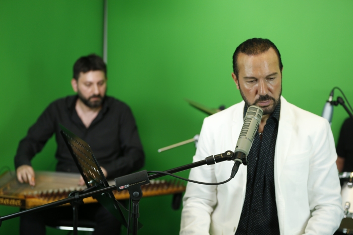 Radyolar İçinde 'Türk' Geçen Müziği Yayınlamıyor !