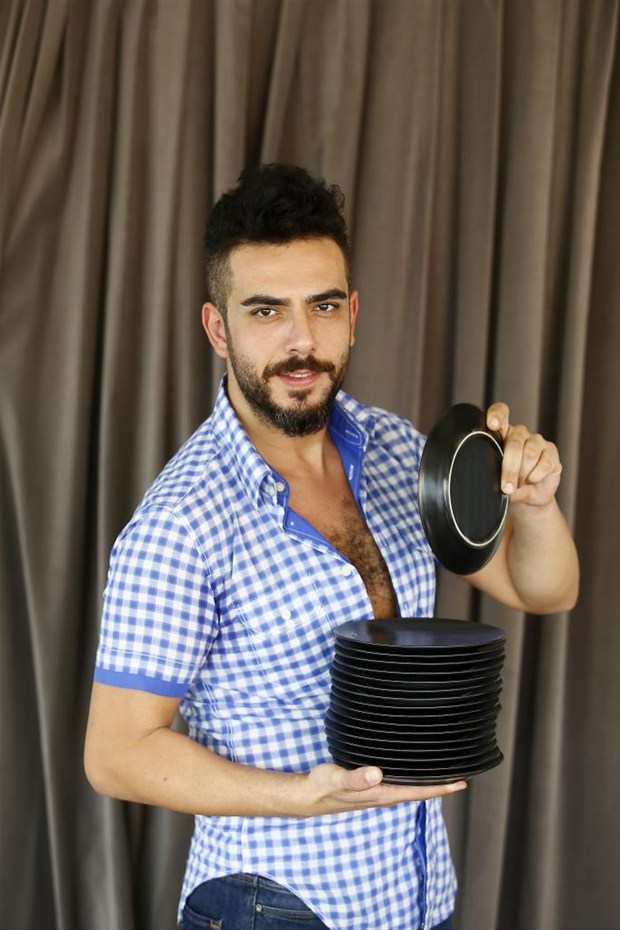 Yunanlılara 12 Yıl Türkçe Şarkı Söyleyen Solist: CEFİ