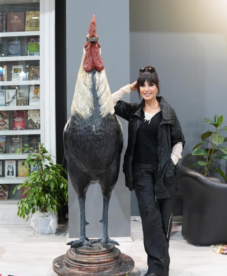 Ayşegül Aldinç Denizli'de Kitabını İmzaladı