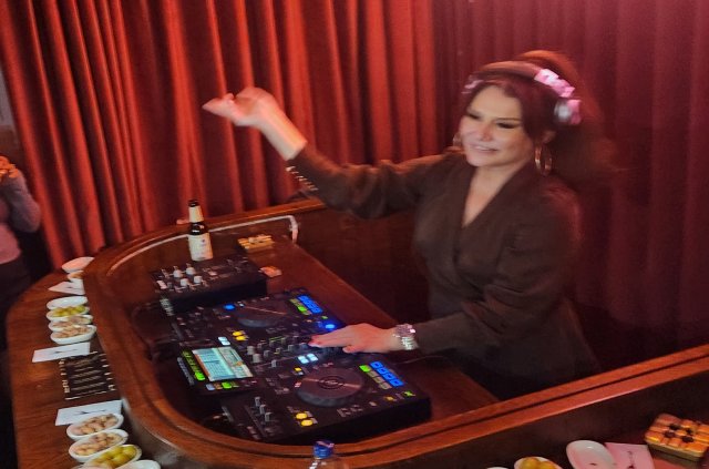 Deniz Seki DJ Oldu !