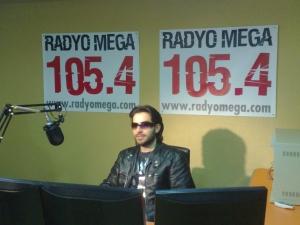 İsmail Y.K. Radyo MEGA 'da İlk Programını Yaptı