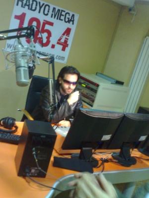İsmail Y.K. Radyo MEGA 'da İlk Programını Yaptı