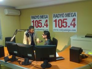 İsmail Y.K. Radyo MEGA 'da İlk Programını Yaptı