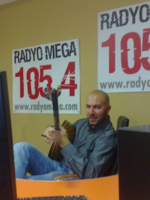 Çağdaş RADYO MEGA'da İlk Programını Sundu