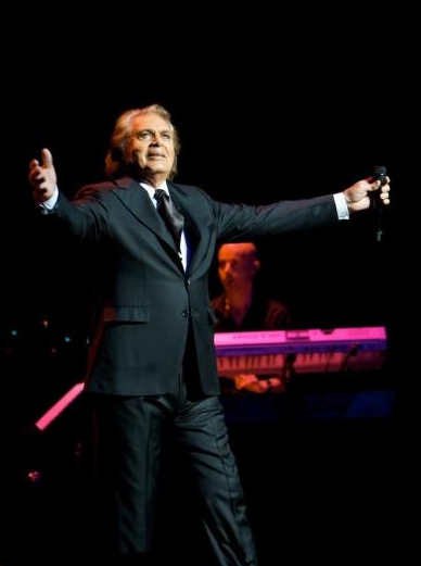 İngiltere'nin Efsanevi Şarkıcısı Eurovisionda İngiltere'nin Efsanevi Şarkıcısı Eurovisionda