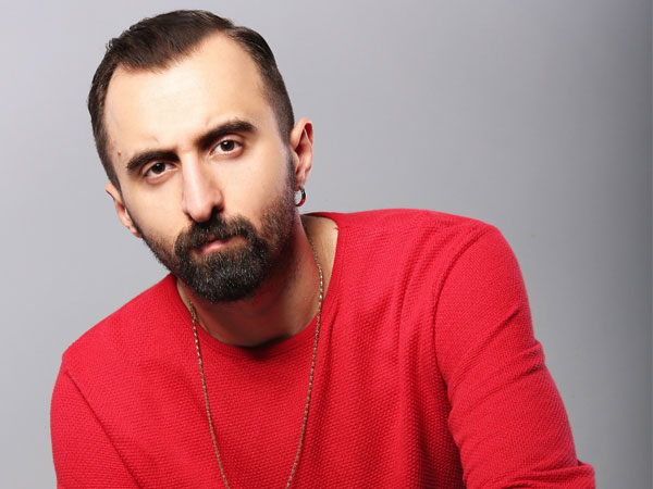Kahraman Deniz'in '19' Albümünün Çıkış Şarkısı 'Böyle Sever' Kahraman Deniz'in '19' Albümünün Çıkış Şarkısı 'Böyle Sever'