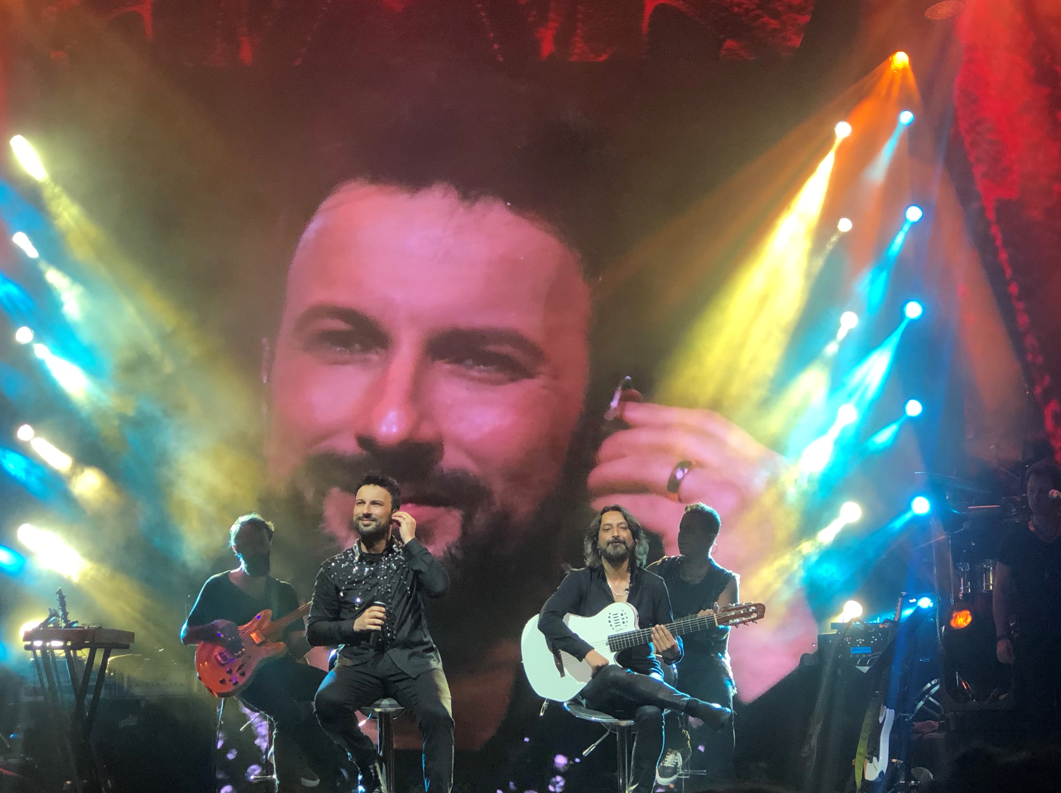 Tarkan Hem Göze, Hem Kulağa Hitap Etti!