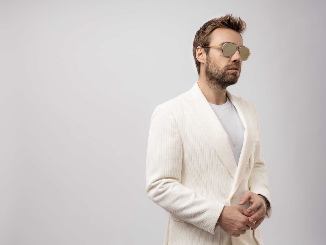 Murat Dalkılıç'tan Hande Erçel'e Şarkı: 'Müjgan' Murat Dalkılıç'tan Hande Erçel'e Şarkı: 'Müjgan'