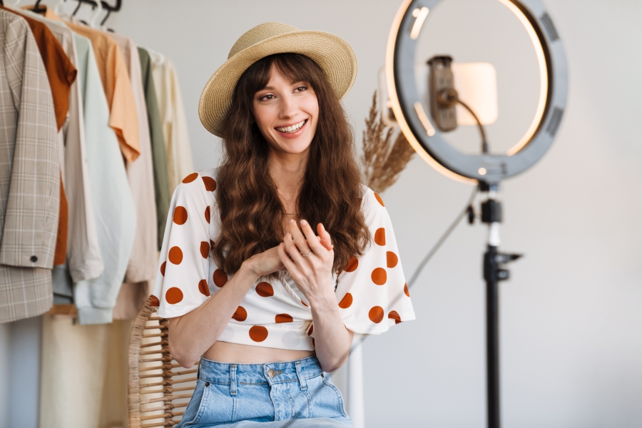 Filtreli Gerçeklik: Influencer Kültürünün Gölgeli Yüzü