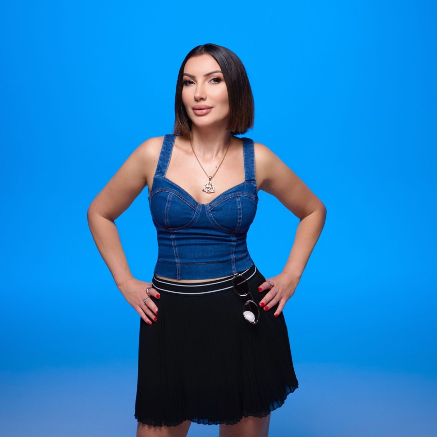 Mine Ayman'dan Bir Cover Daha Mine Ayman'dan Bir Cover Daha