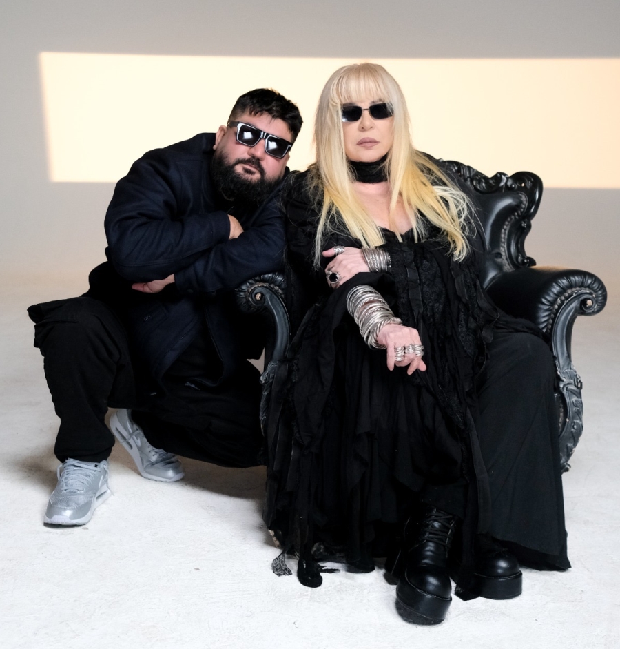 Zerrin Özer Eypio ile Beraber Zamansız Bir Düete İmza Attı Zerrin Özer Eypio ile Beraber Zamansız Bir Düete İmza Attı