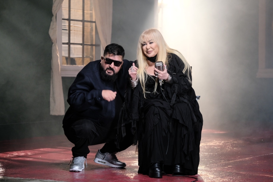 Zerrin Özer Eypio ile Beraber Zamansız Bir Düete İmza Attı Zerrin Özer Eypio ile Beraber Zamansız Bir Düete İmza Attı