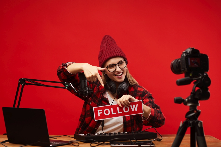 80'lerden Influencer Çağına: Kaybolan Değerler mi, Değişen Hayat mı?