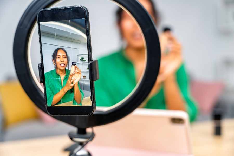 80'lerden Influencer Çağına: Kaybolan Değerler mi, Değişen Hayat mı?