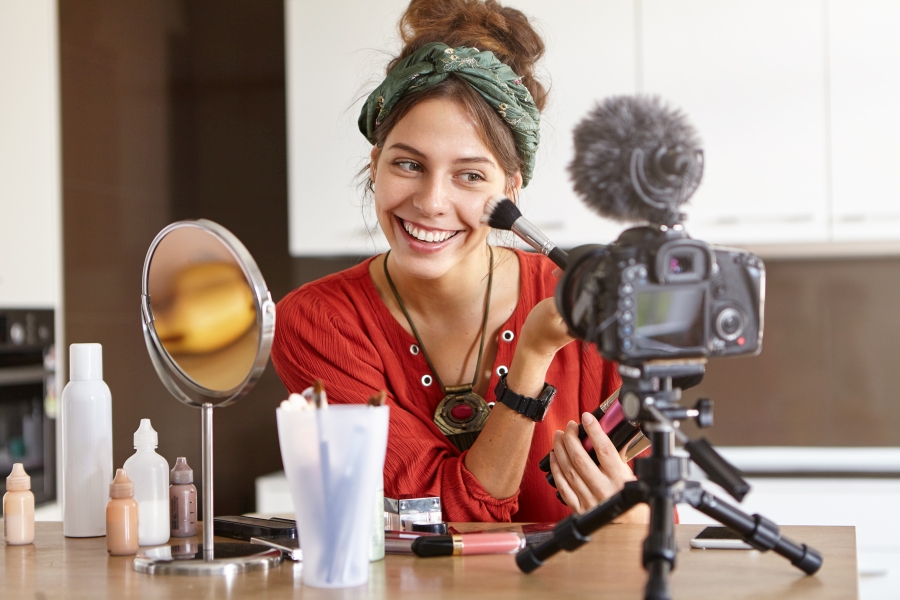 80'lerden Influencer Çağına: Kaybolan Değerler mi, Değişen Hayat mı?