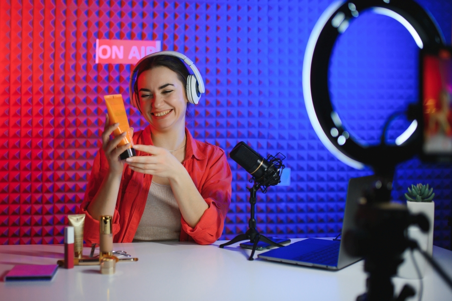 80'lerden Influencer Çağına: Kaybolan Değerler mi, Değişen Hayat mı?