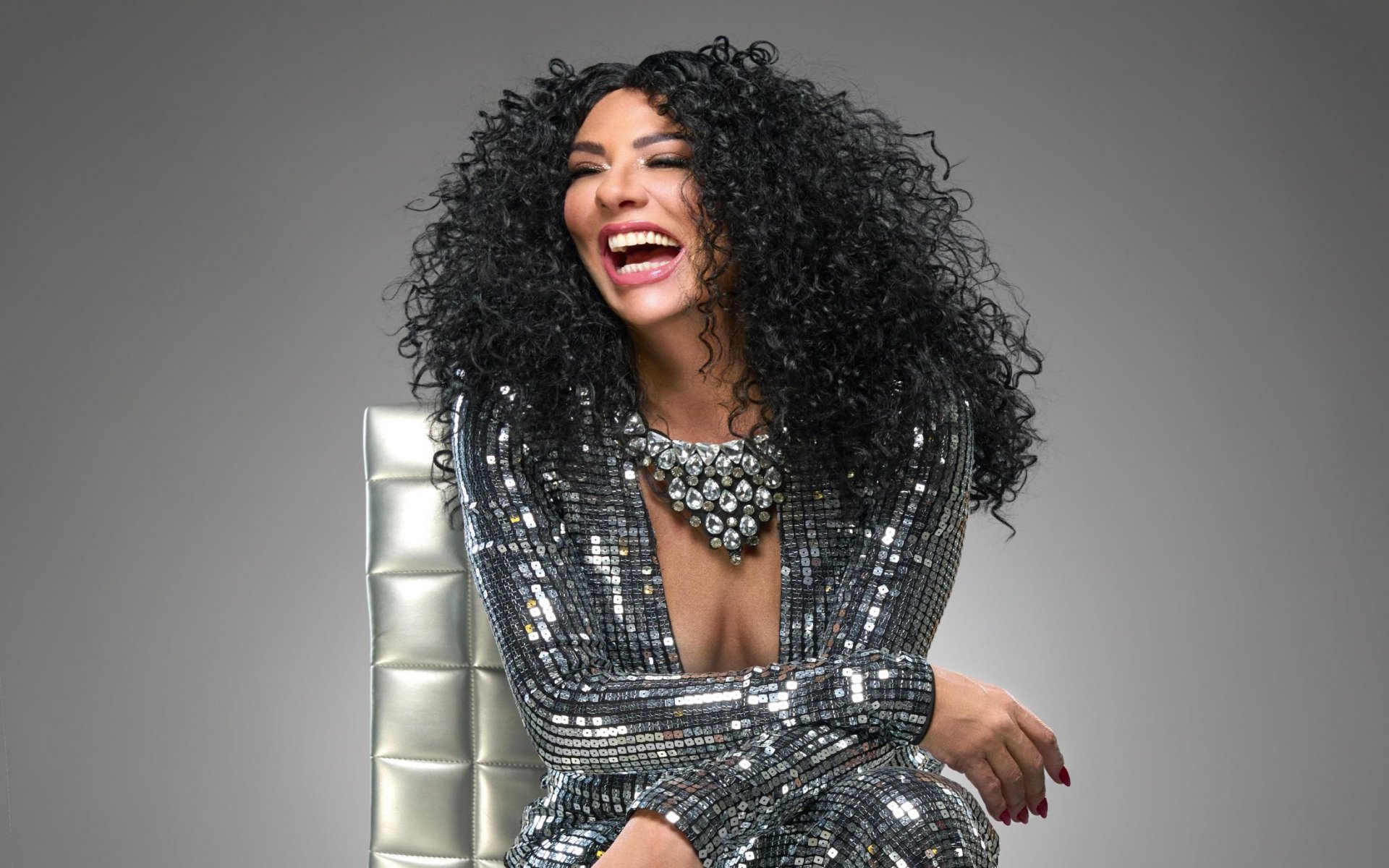  Işın Karaca'dan 25. Sanat Yılında Yeni Albüm!