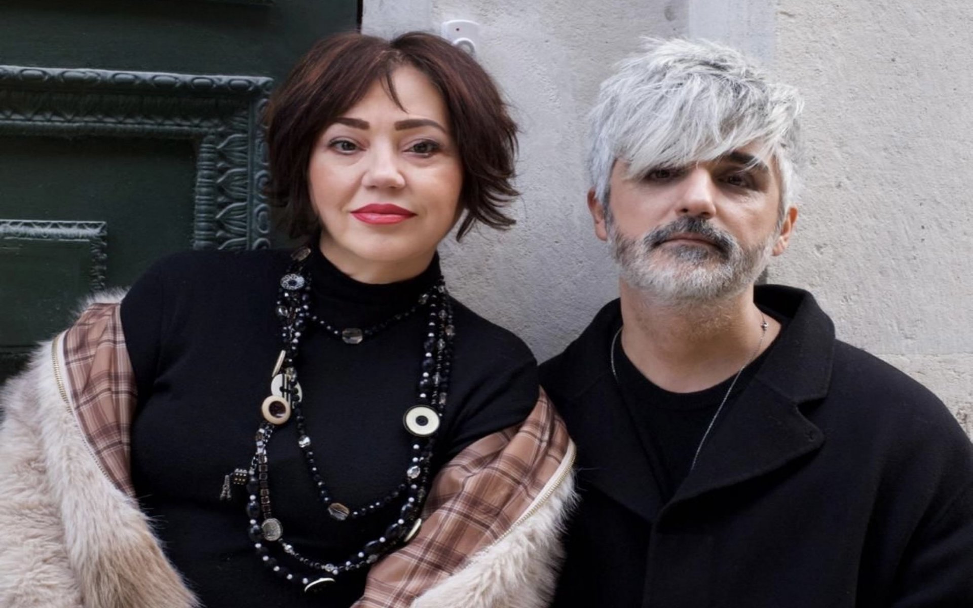 Nazan Öncel ve Manuş Baba'dan Yılın Düeti: 'Oldu Bi' Şeyler'