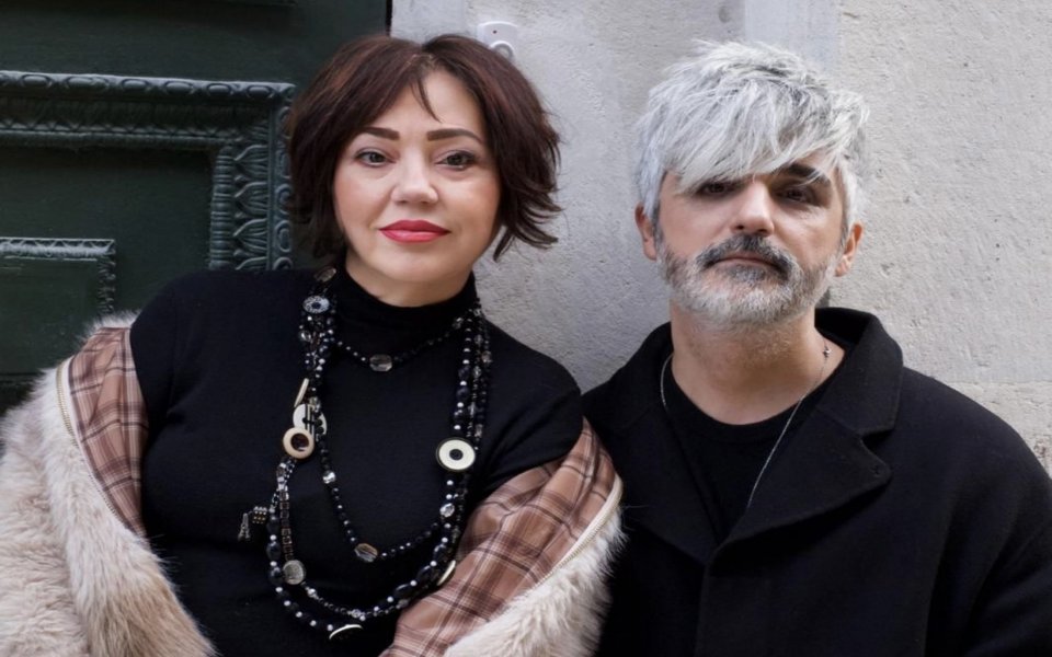 Nazan Öncel ve Manuş Baba'dan Yılın Düeti: 'Oldu Bi' Şeyler'