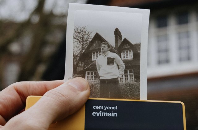 Cem Yenel, Kime 'Evimsin' Diyor?