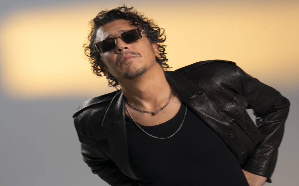 Ersay Üner 13 Şarkılık Albüm Yayınladı