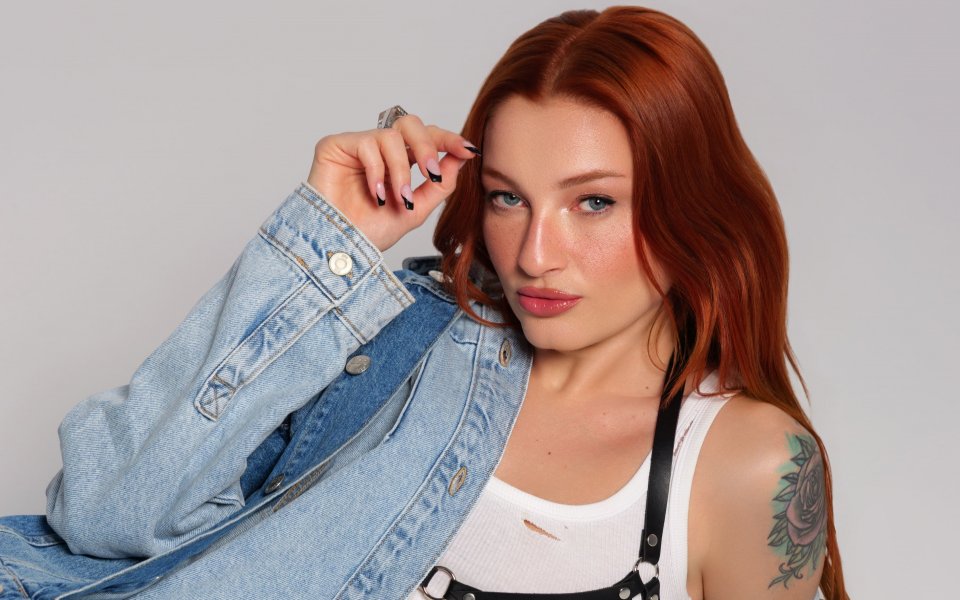 Güliz Ayla 